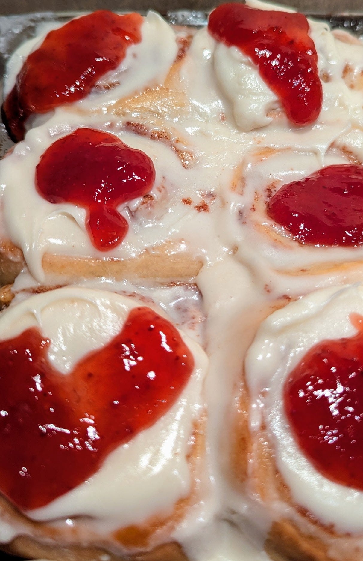 Strawberry Earl Grey Cinnamon Rolls - 5 Pack
